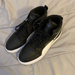 Men's Size 9.5 Puma Shoes - Fusion of Comfort and Athletic Elegance